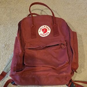 FJALLRAVEN Kånken Backpack - Burgendy